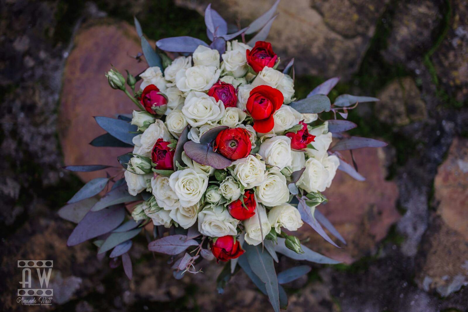 ramo de novia de rosas y ranunculos